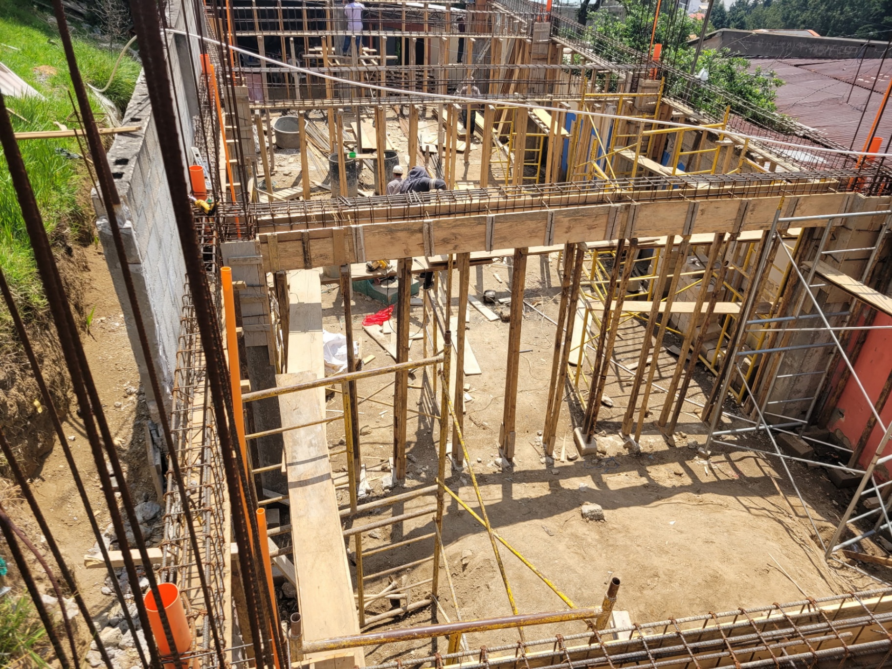 Avance de obra — encofrado y columnas