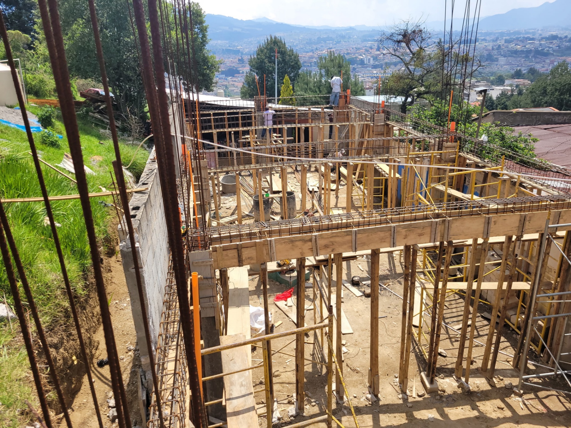 Construcción del templo — estructura en obra