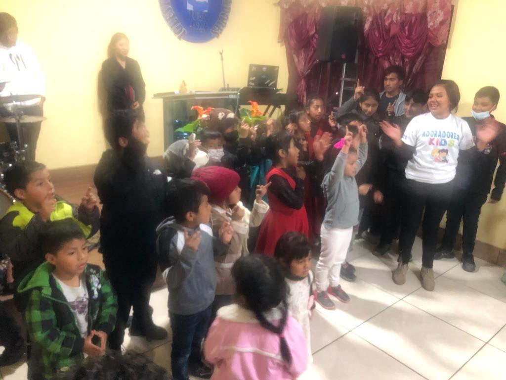 Actividad con niños — Adoradores Kids