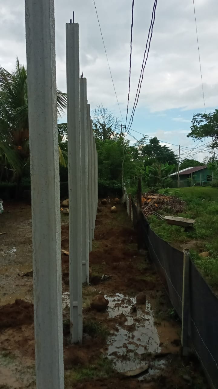 Colocación de postes — inicio del cerramiento
